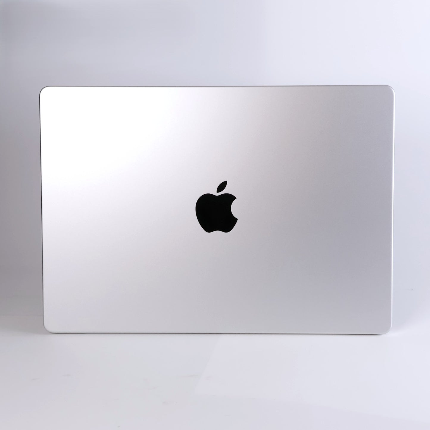 中古 MacBook Pro M3 14インチ 2023 512GBSSD 18GB 11コアCPU 14コアGPU Apple MRX63J/A シルバー