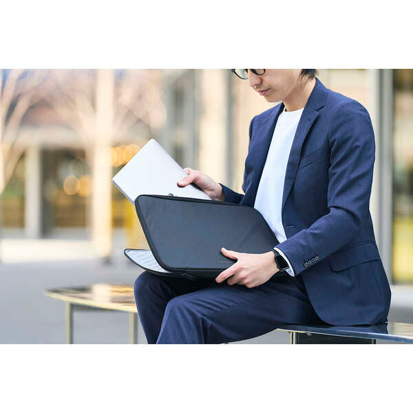 ノートPC用インナーケース スリム 横型 ZSB-IBTHP15BK 15インチ ELECOM